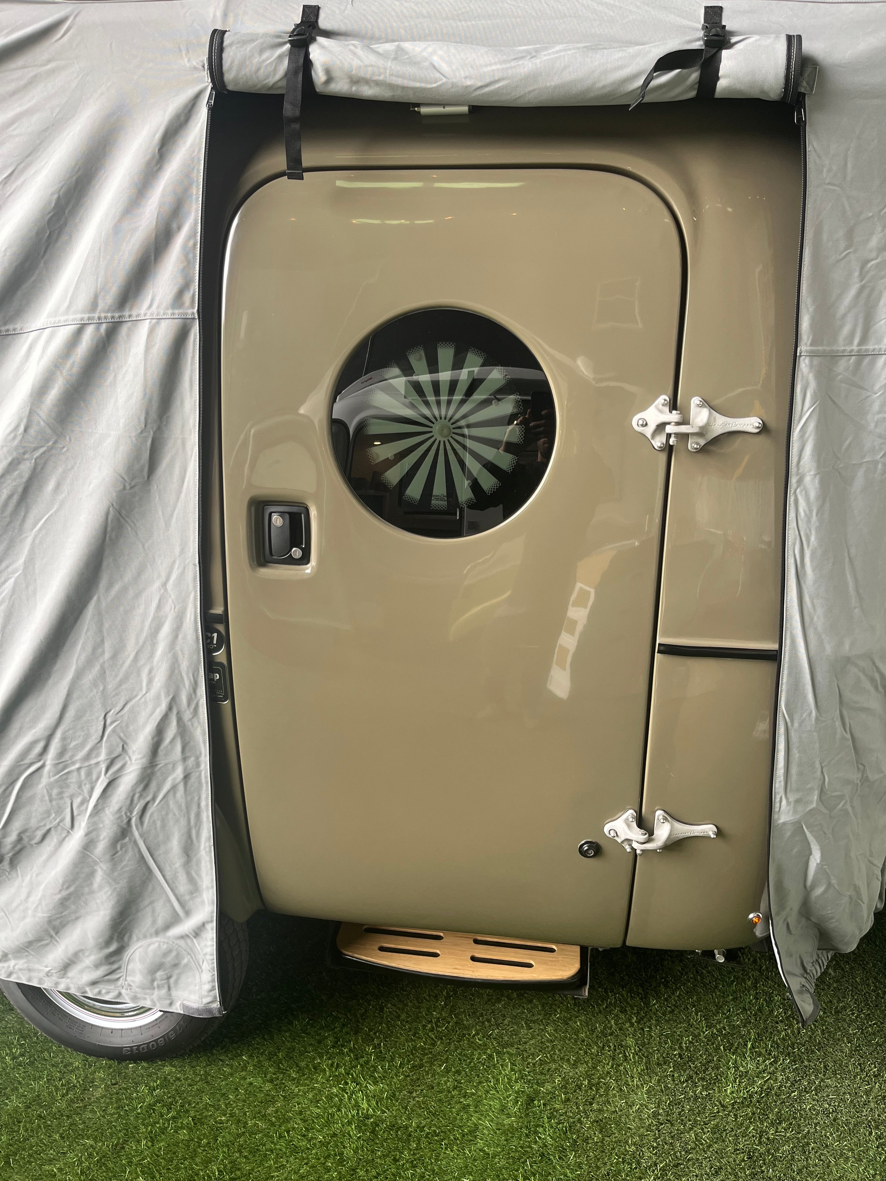 HC1 Exterior Cover - Image 3